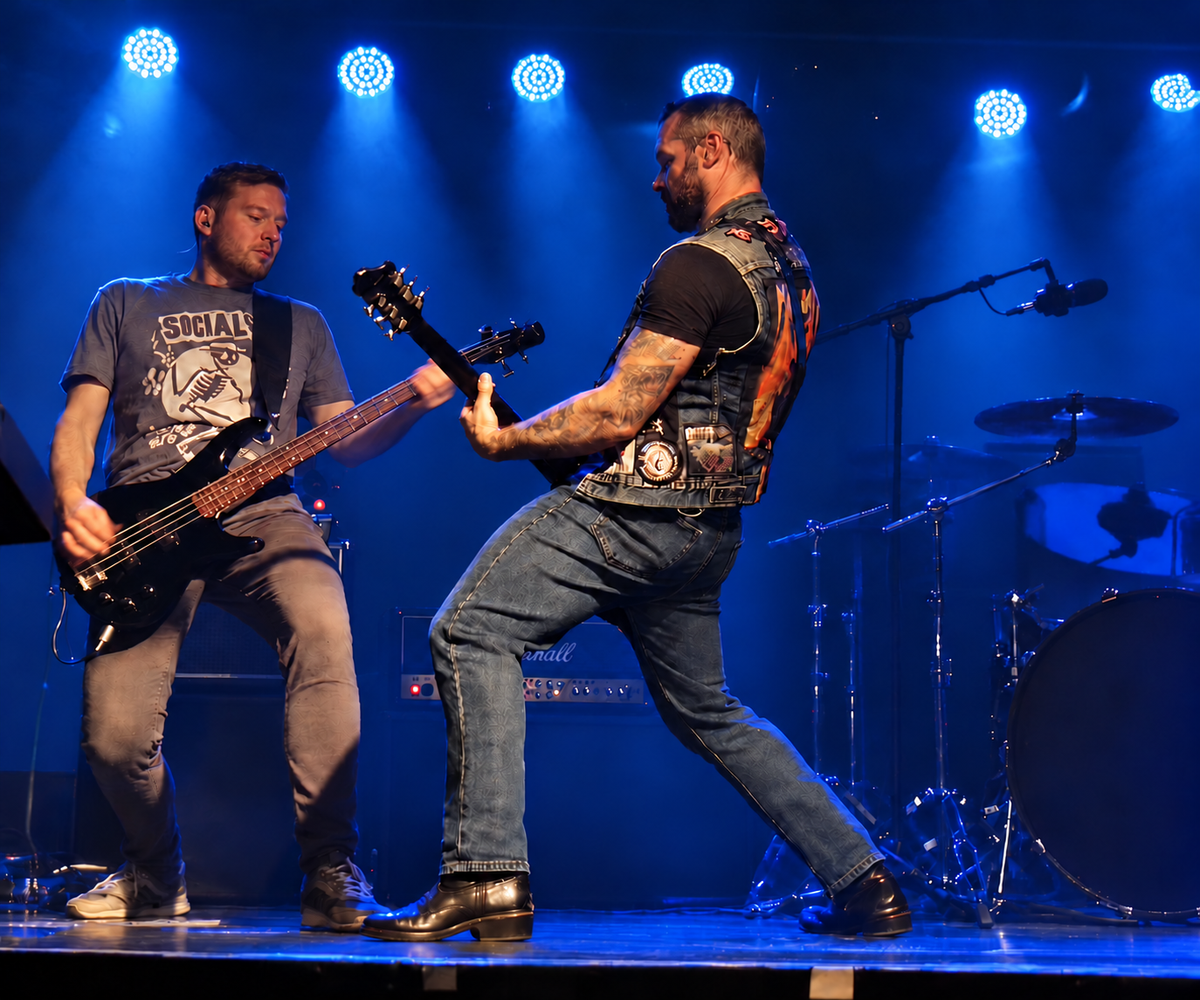 SIDEBüRNS live at Hellraiser Leipzig – bass and guitar together